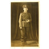 Фото солдата Вермахта в полевой униформе м40 с ранними знаками различия